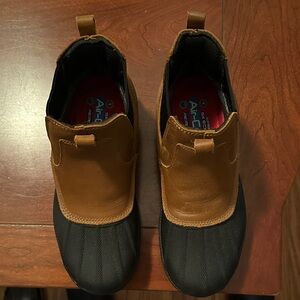 Size 8 Womens Skechers Slip Resistant and waterproof Blue and Brown boot